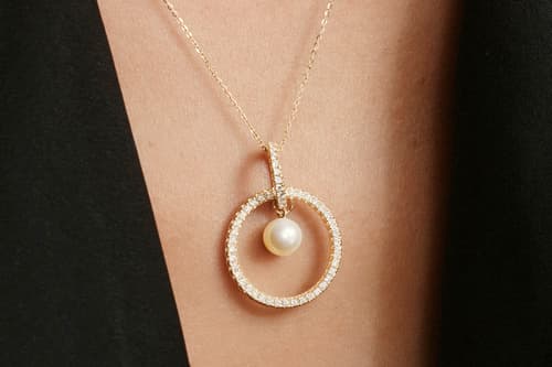Necklaces & Pendants