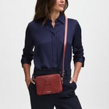 Camera Crossbody Merlot Pebble