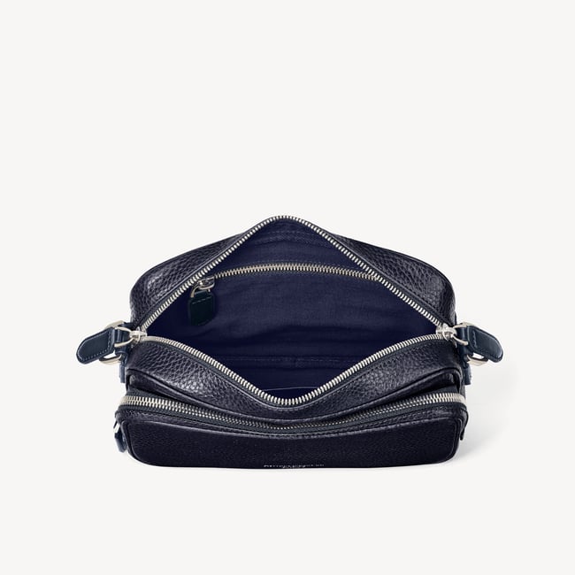 Reporter East West Messenger Navy Pebble