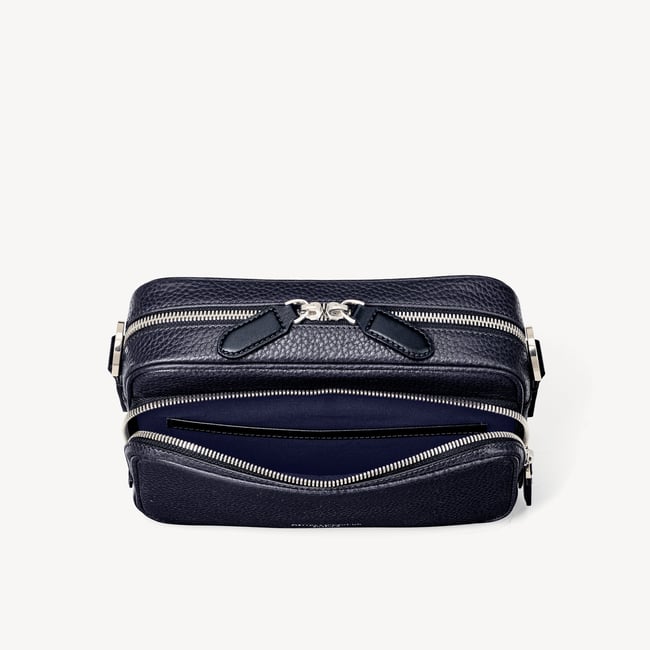 Reporter East West Messenger Navy Pebble