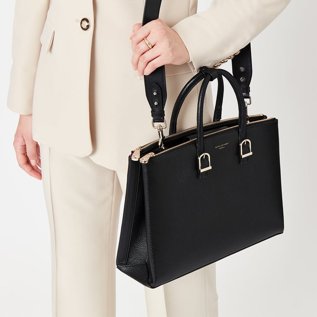 Madison Tote Black Pebble