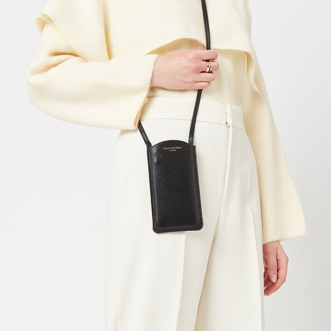 London Phone Case Black Pebble