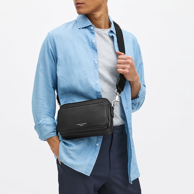 Reporter East West Messenger Black Pebble