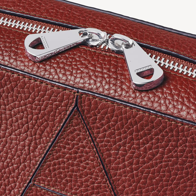 Camera Crossbody Merlot Pebble