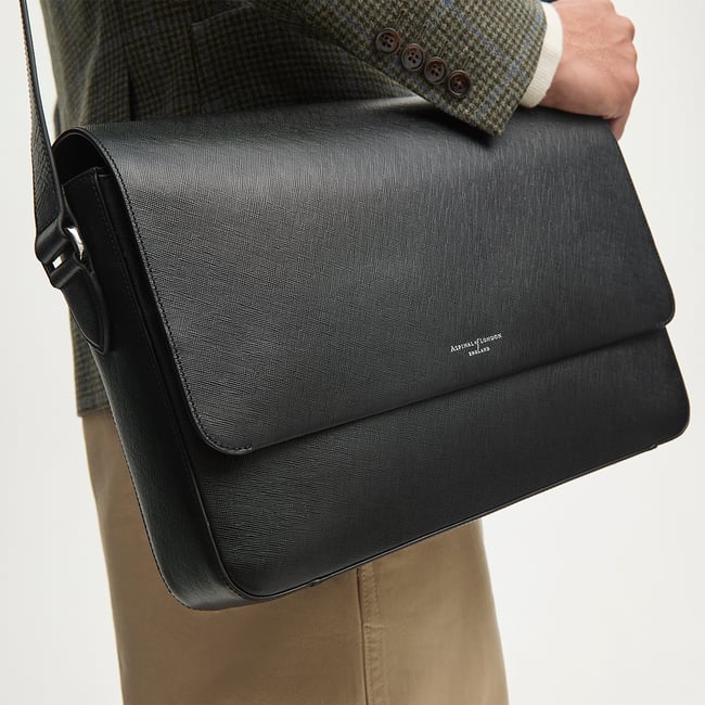 Slim Postman Messenger Black Saffiano