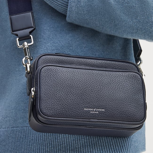 Reporter East West Messenger Navy Pebble