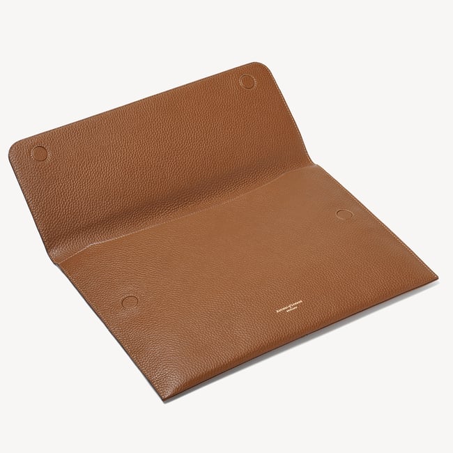 16-Inch Classic Laptop Case Tan Pebble