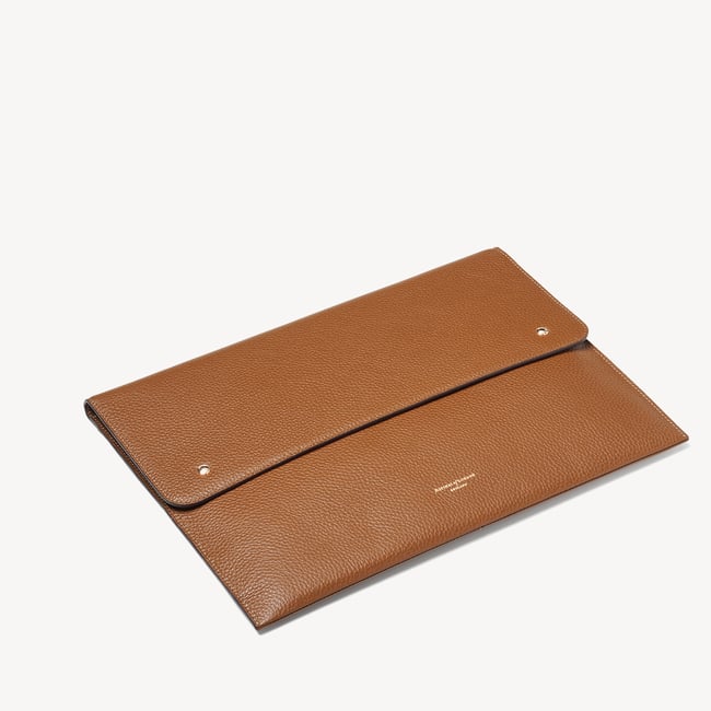 16-Inch Classic Laptop Case Tan Pebble