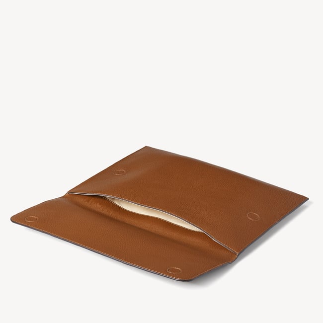 16-Inch Classic Laptop Case Tan Pebble