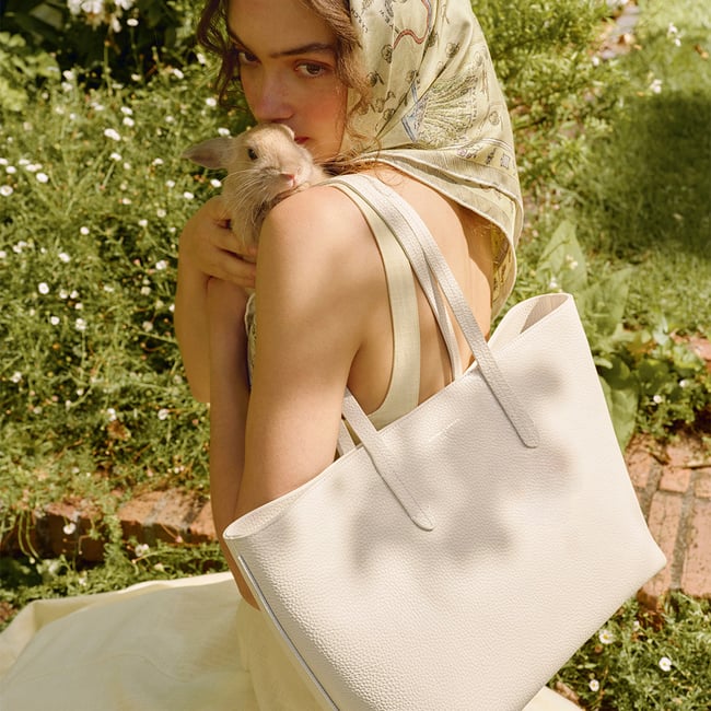 Zipped East West Tote Chalk White Pebble