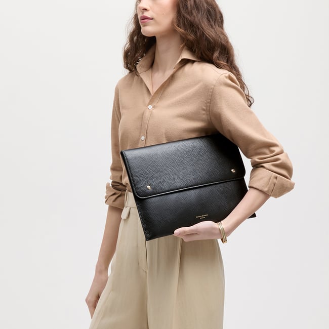 13-Inch Classic Laptop Case Black Pebble