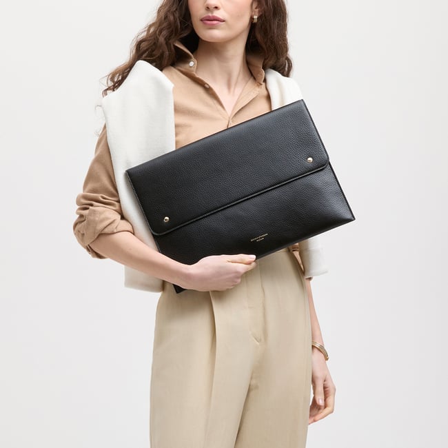 16-Inch Classic Laptop Case Black Pebble