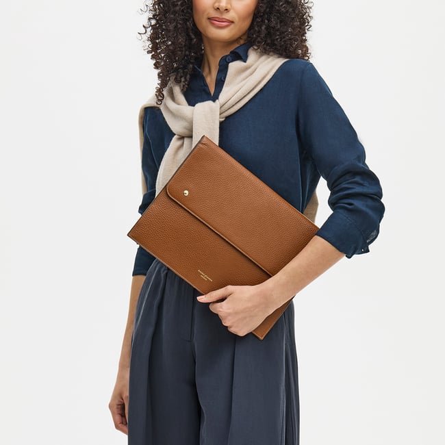 13-Inch Classic Laptop Case Tan Pebble