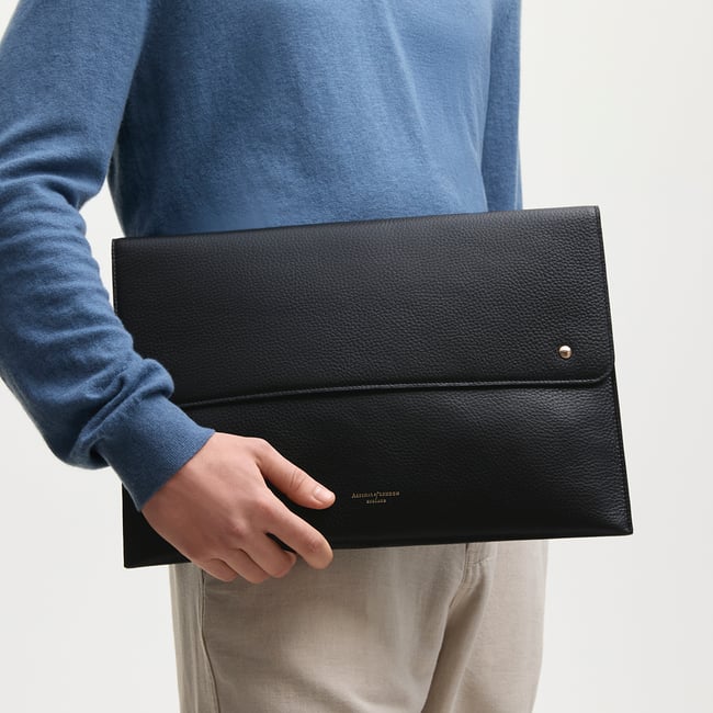 16-Inch Classic Laptop Case Black Pebble