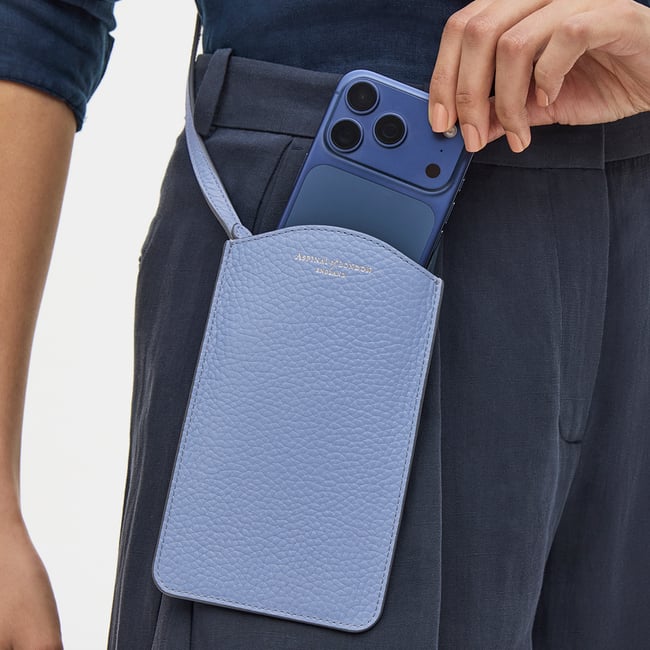 London Phone Case Capri Blue Pebble