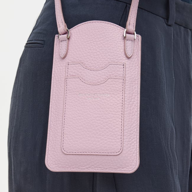 London Phone Case Powder Lilac Pebble