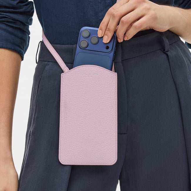 London Phone Case Powder Lilac Pebble