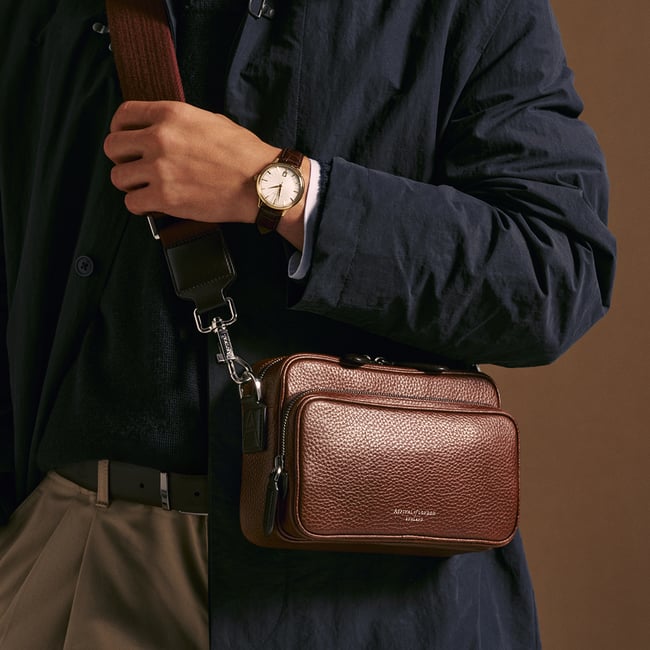 Reporter East West Messenger Tobacco Pebble