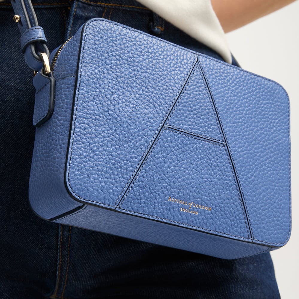 Camera Crossbody Capri Blue Pebble