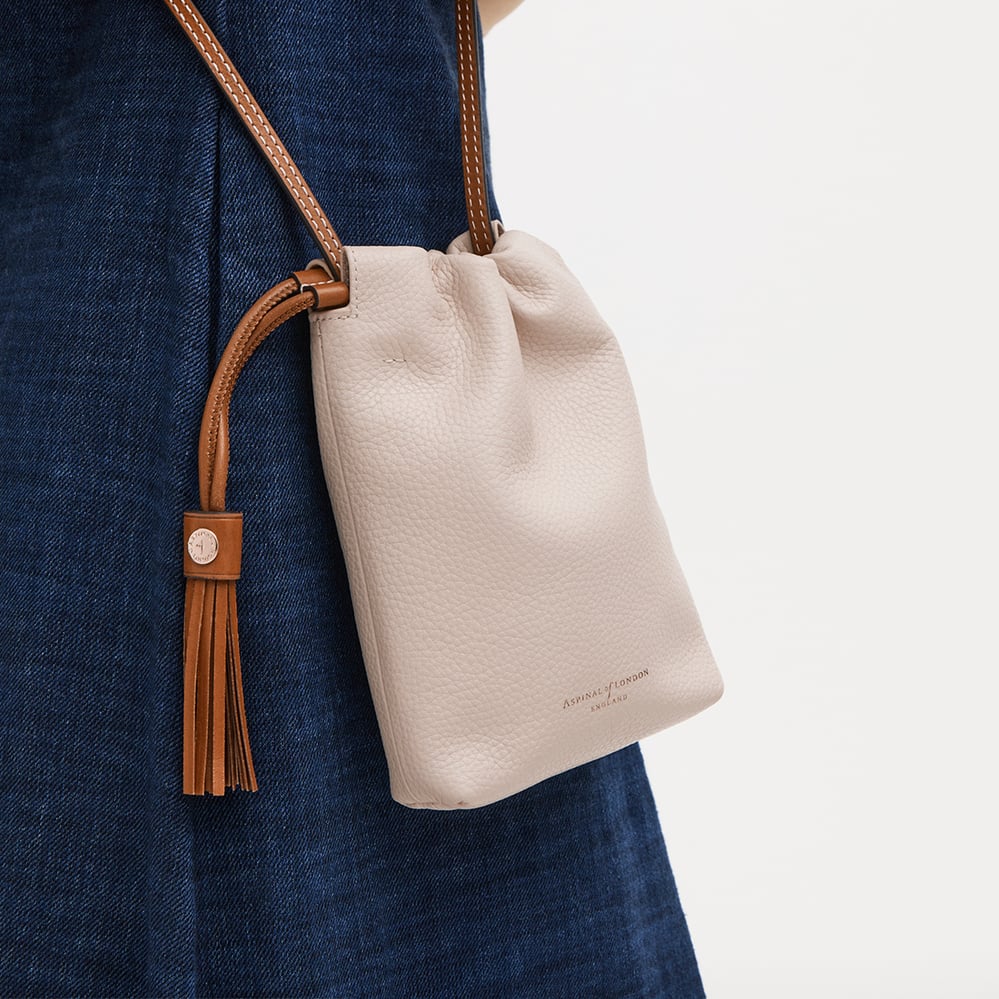 Soho Crossbody Pouch Beach Stone Premium Pebble & Smooth Tan