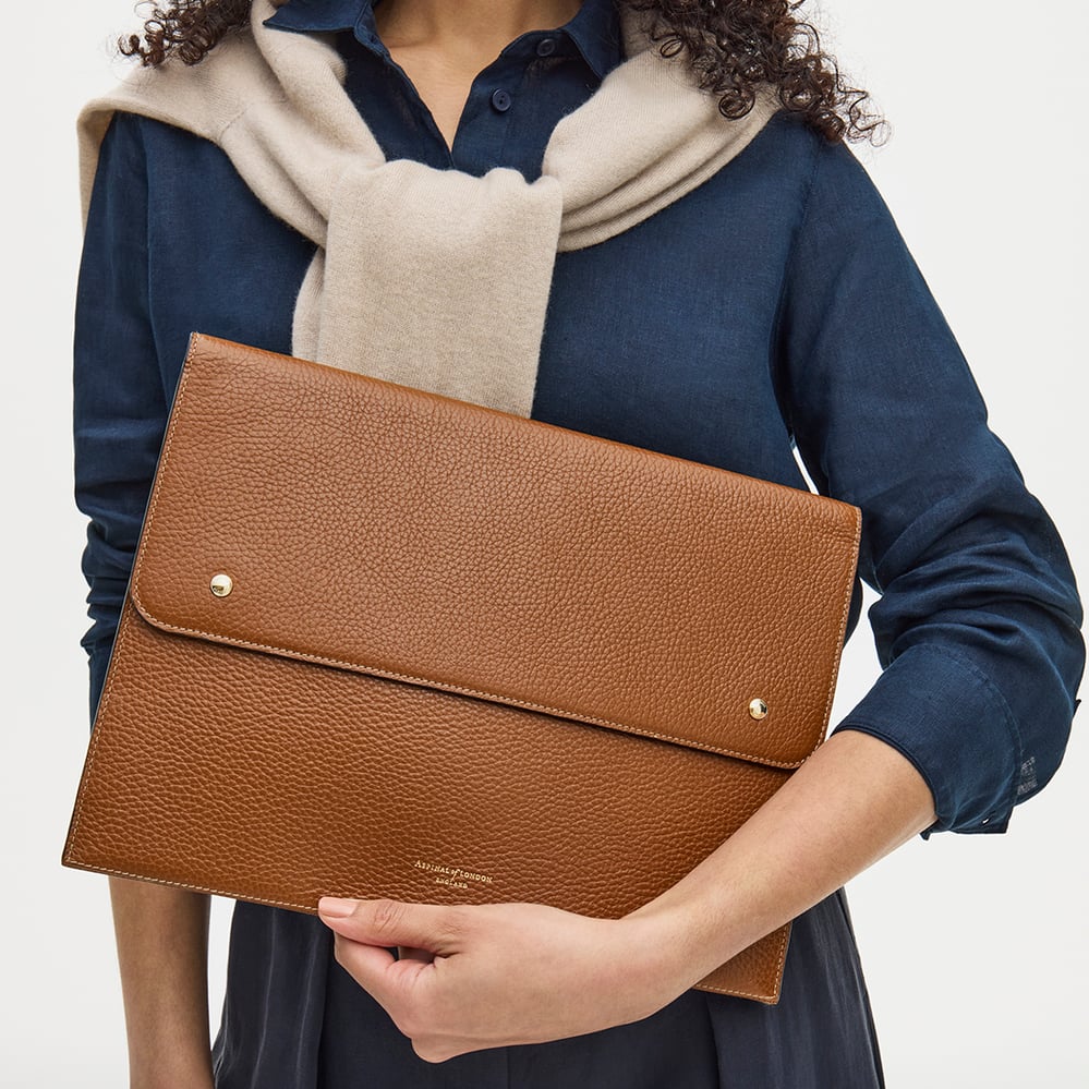 13-Inch Classic Laptop Case Tan Pebble