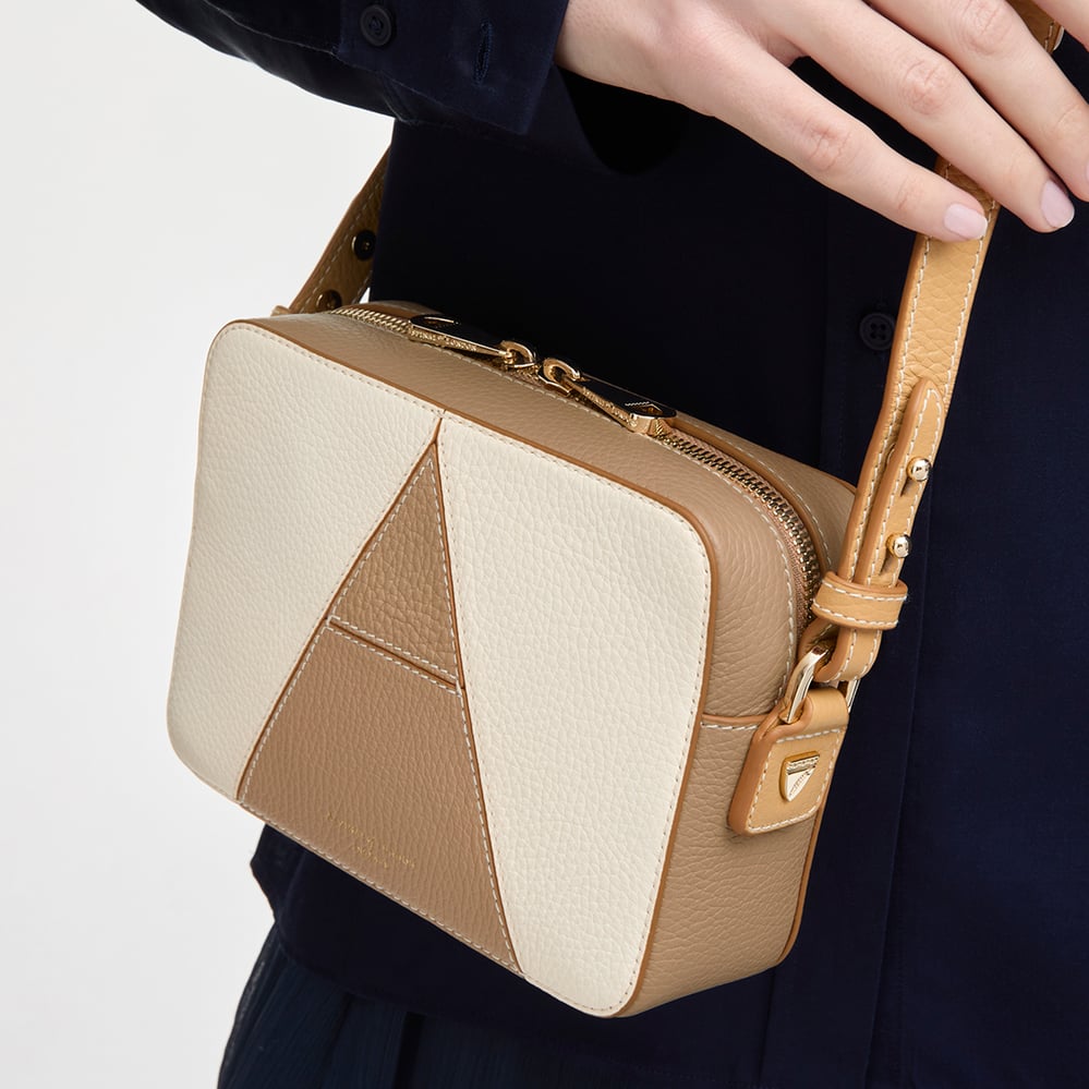 Camera Crossbody Soft Taupe & Ivory Pebble