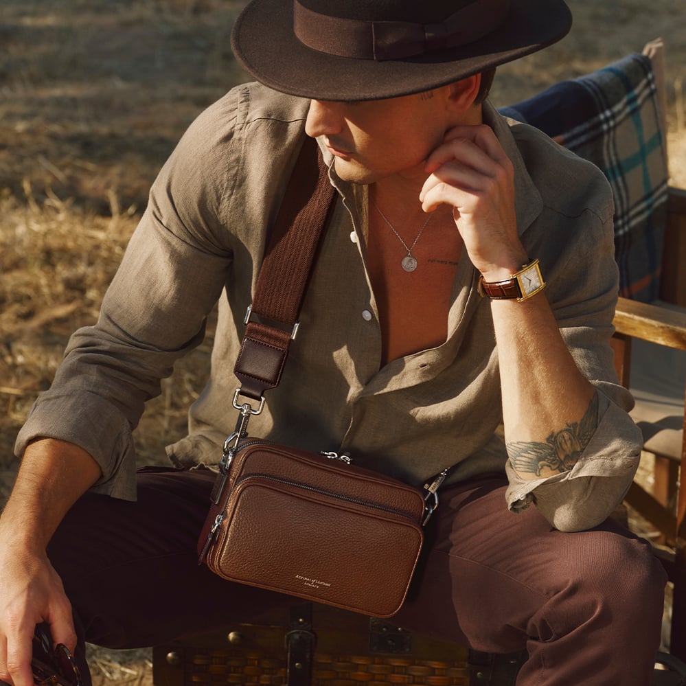 Reporter East West Messenger Tobacco Pebble