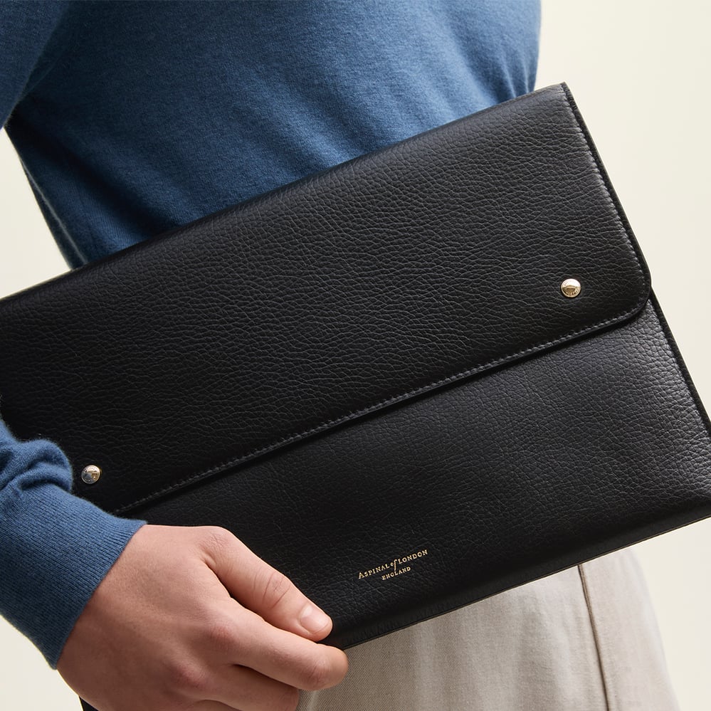 13-Inch Classic Laptop Case Black Pebble