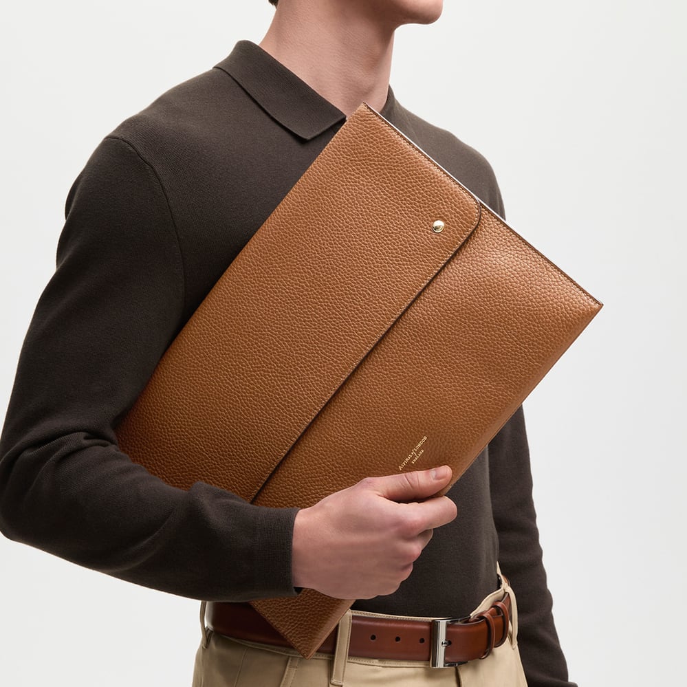 16-Inch Classic Laptop Case Tan Pebble