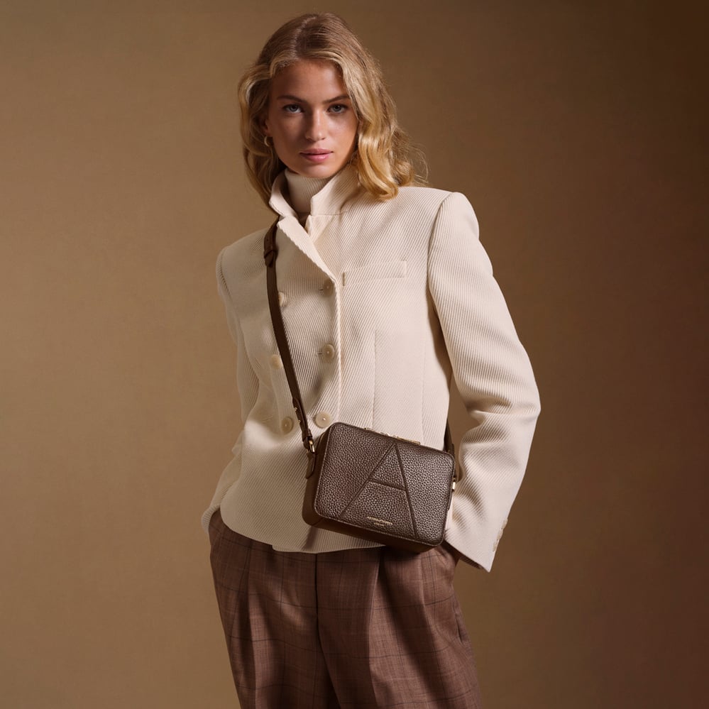 Camera Crossbody Chocolate Pebble