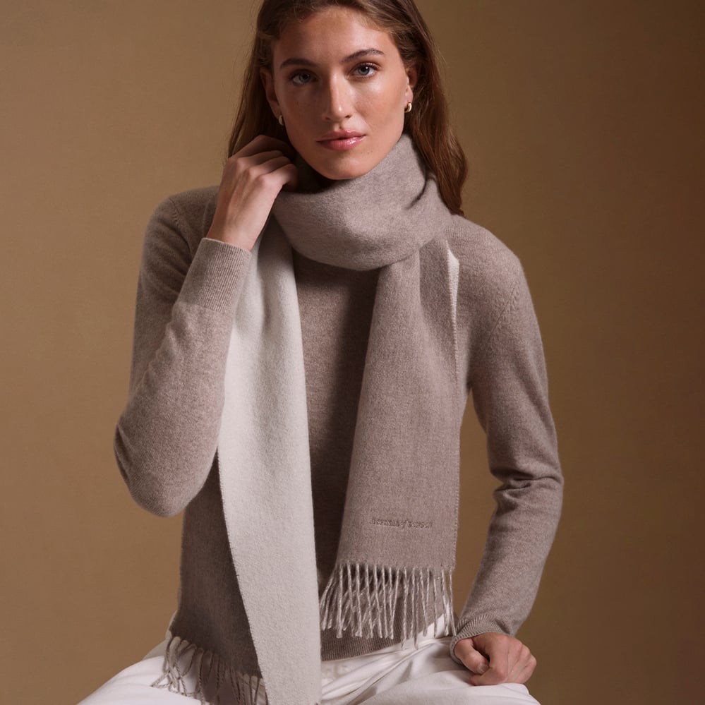 Women’s Crew Neck Cashmere Jumper Latte