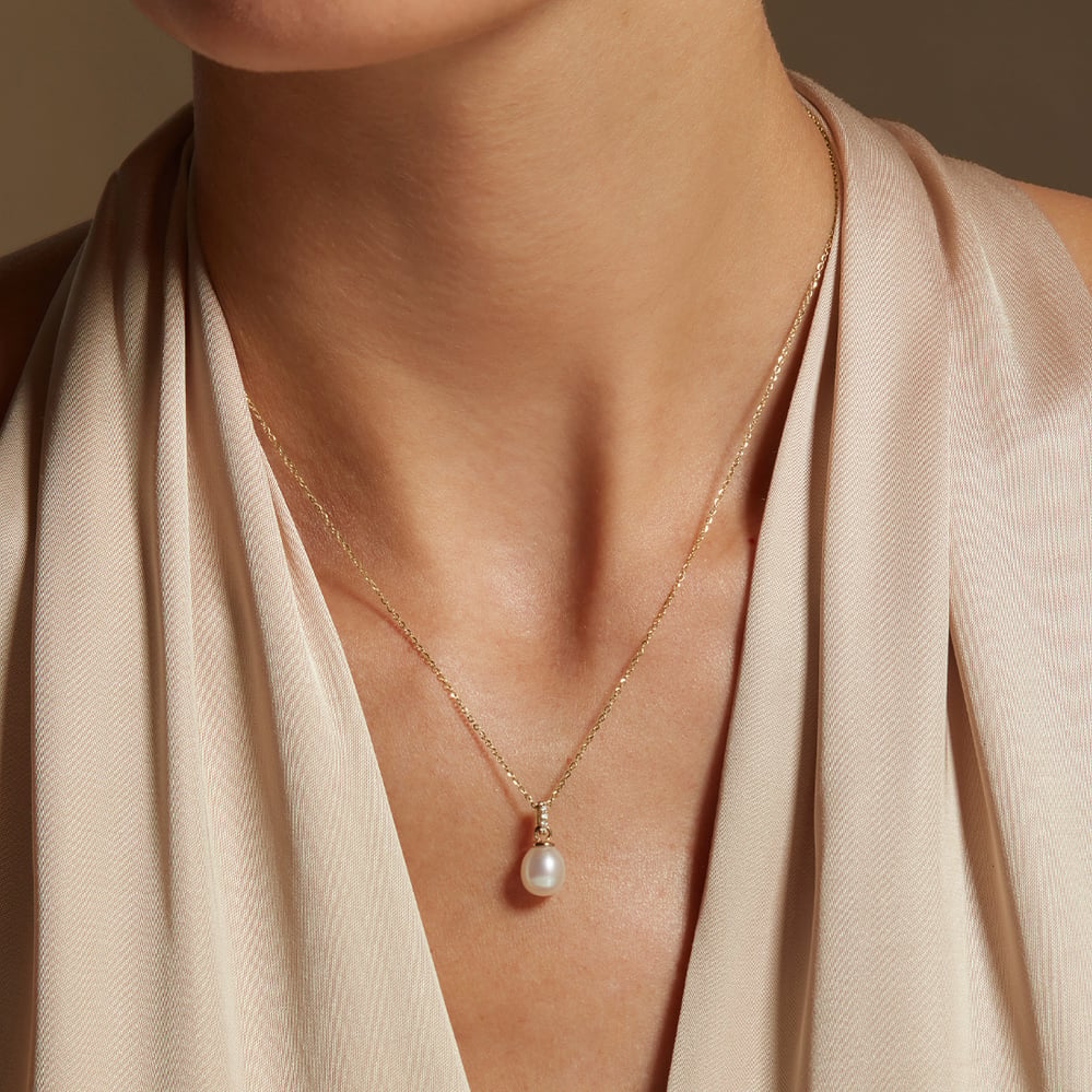 Diamond & Pearl Pendant Necklace 0.03ct Diamond