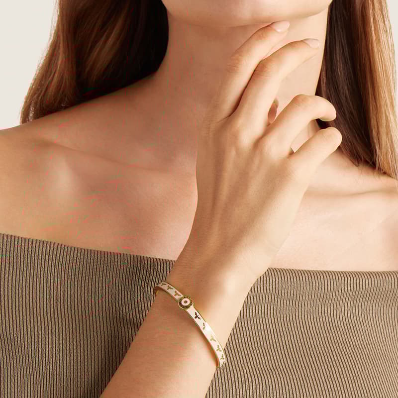 Aspinal Of London Thin Bee Bangle In Gold