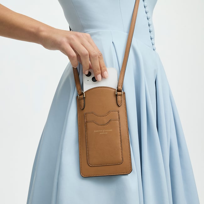 London Phone Case Smooth Tan
