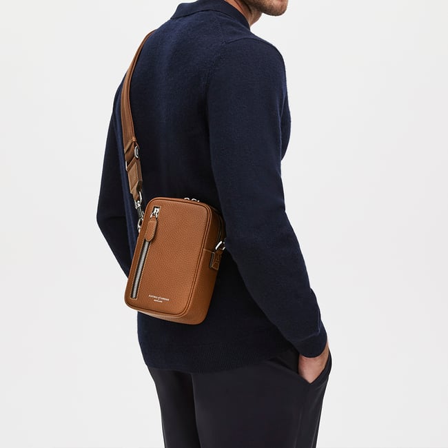 Reporter North South in Tan Pebble