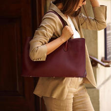 London Tote in Bordeaux Pebble