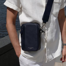 Reporter North South Bag in Navy Pebble