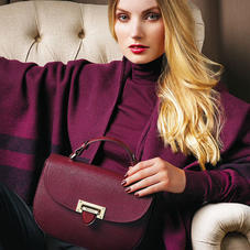 Letterbox Saddle Bag in Navy Pebble